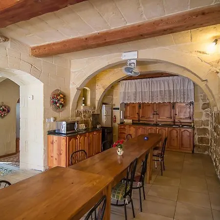 4 Bedroom With Large Private Pool