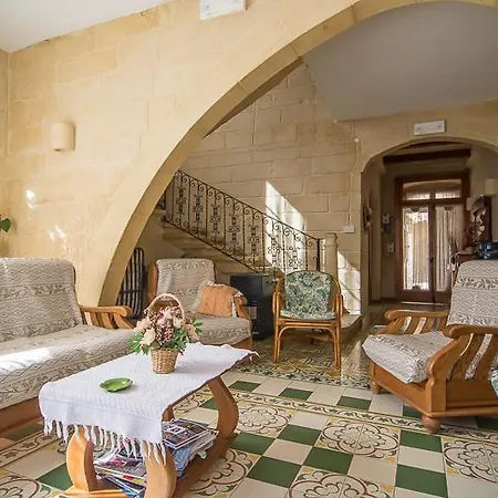 בית נופש 4 Bedroom With Large Private Pool Zebbug (Gozo)