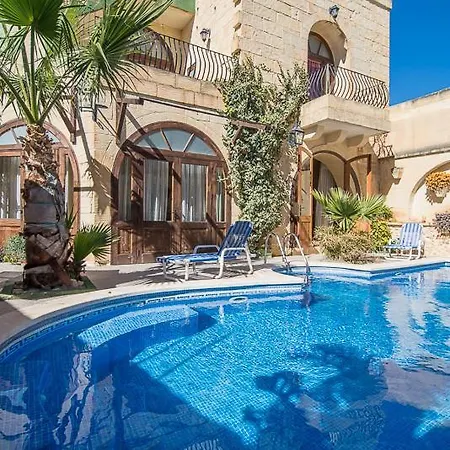 4 Bedroom With Large Private Pool