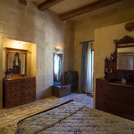 בית נופש 4 Bedroom With Large Private Pool Zebbug (Gozo)