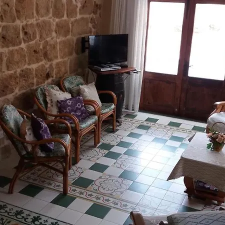 別荘 4 Bedroom With Large Private Pool Żebbuġ
